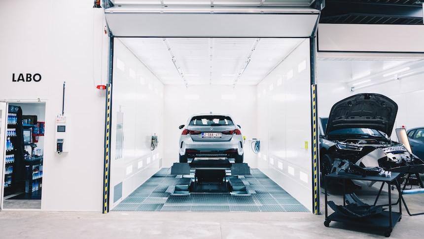 Gloednieuwe BMW Certified Body & Paint Shop in Oostende.